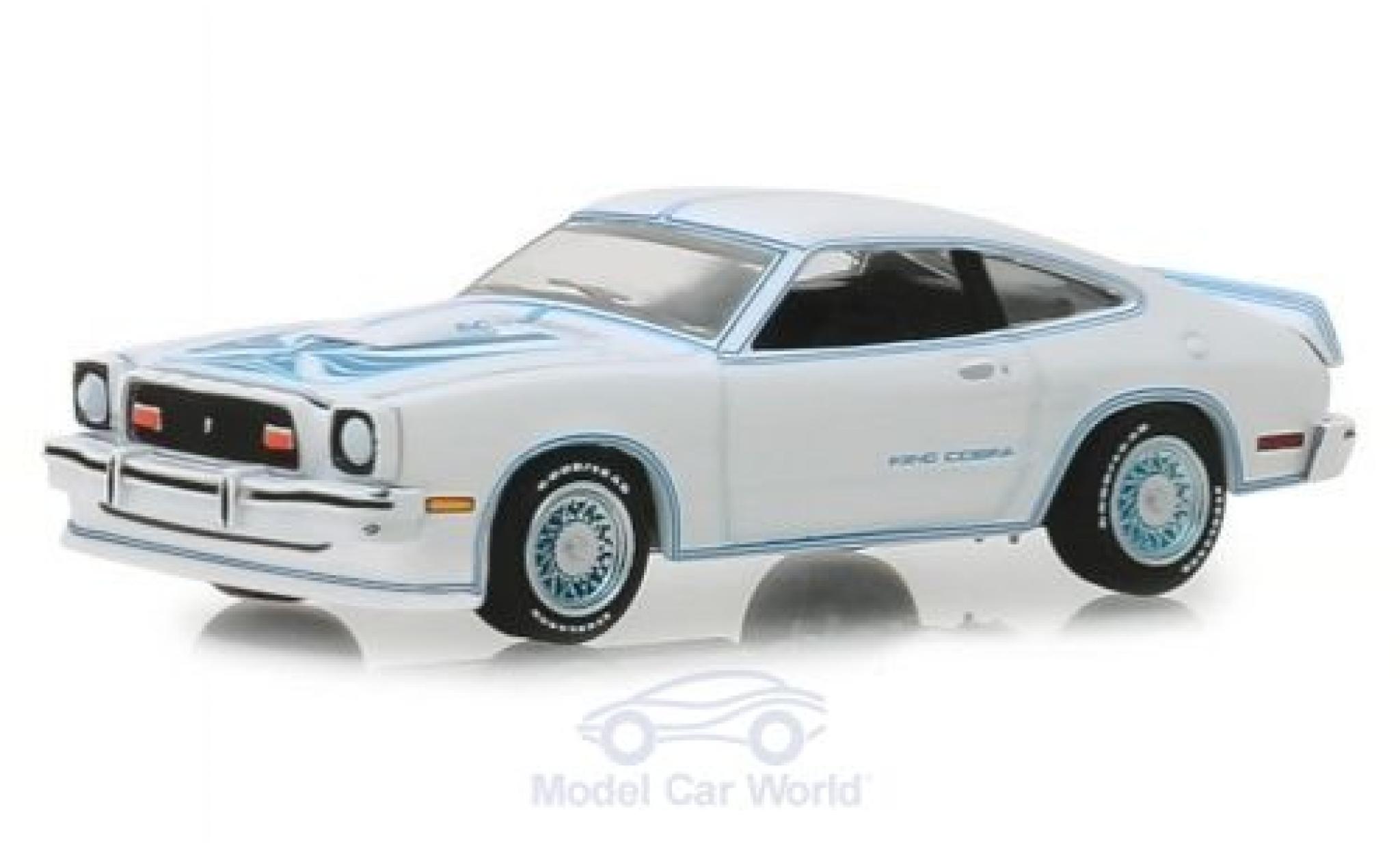 Ford Mustang 1/64 Greenlight II King Cobra wit/blauw 1978 modelauto