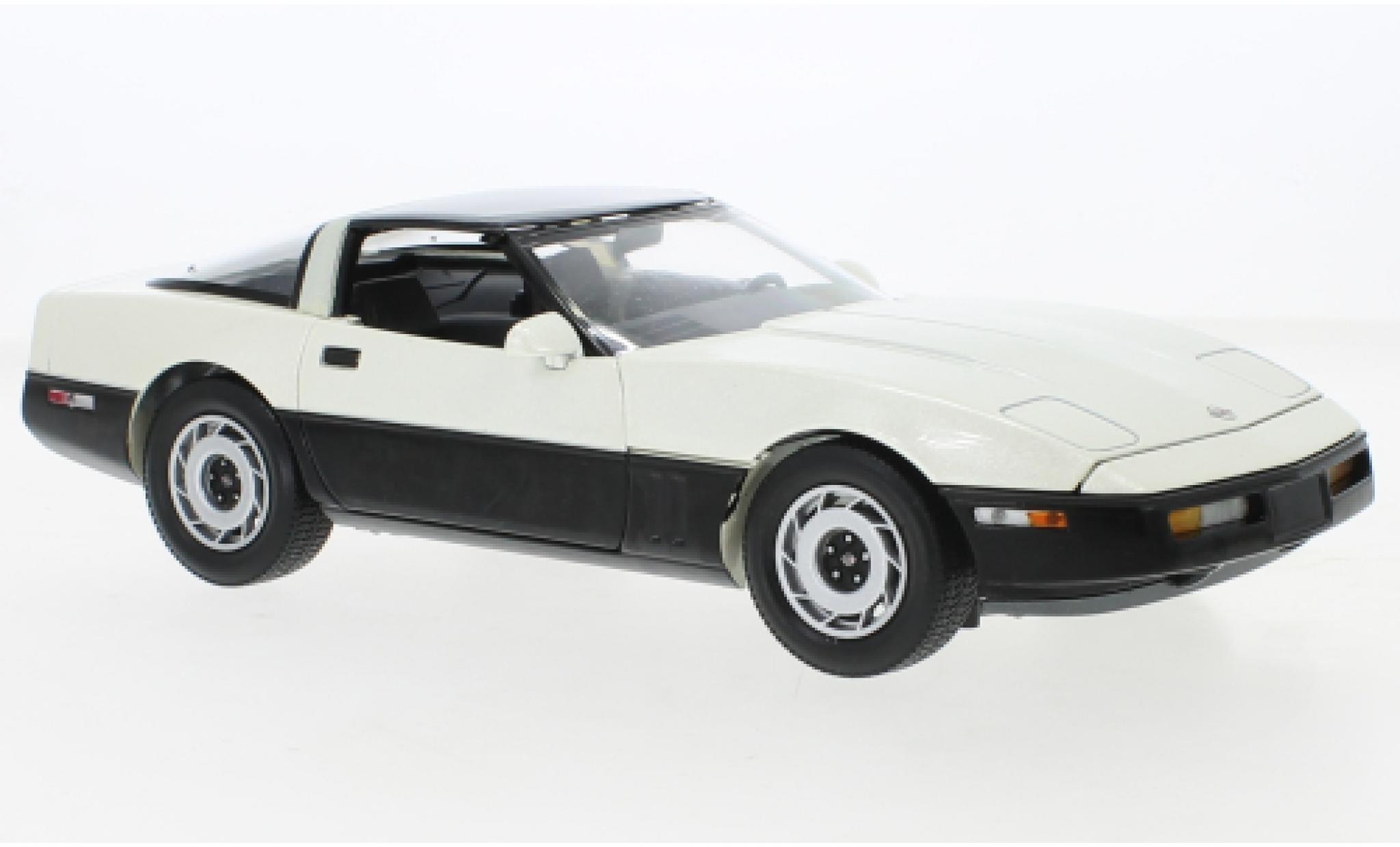 Chevrolet Corvette 1/18 Greenlight (C4) metallic wit/zwart 1986 modelauto
