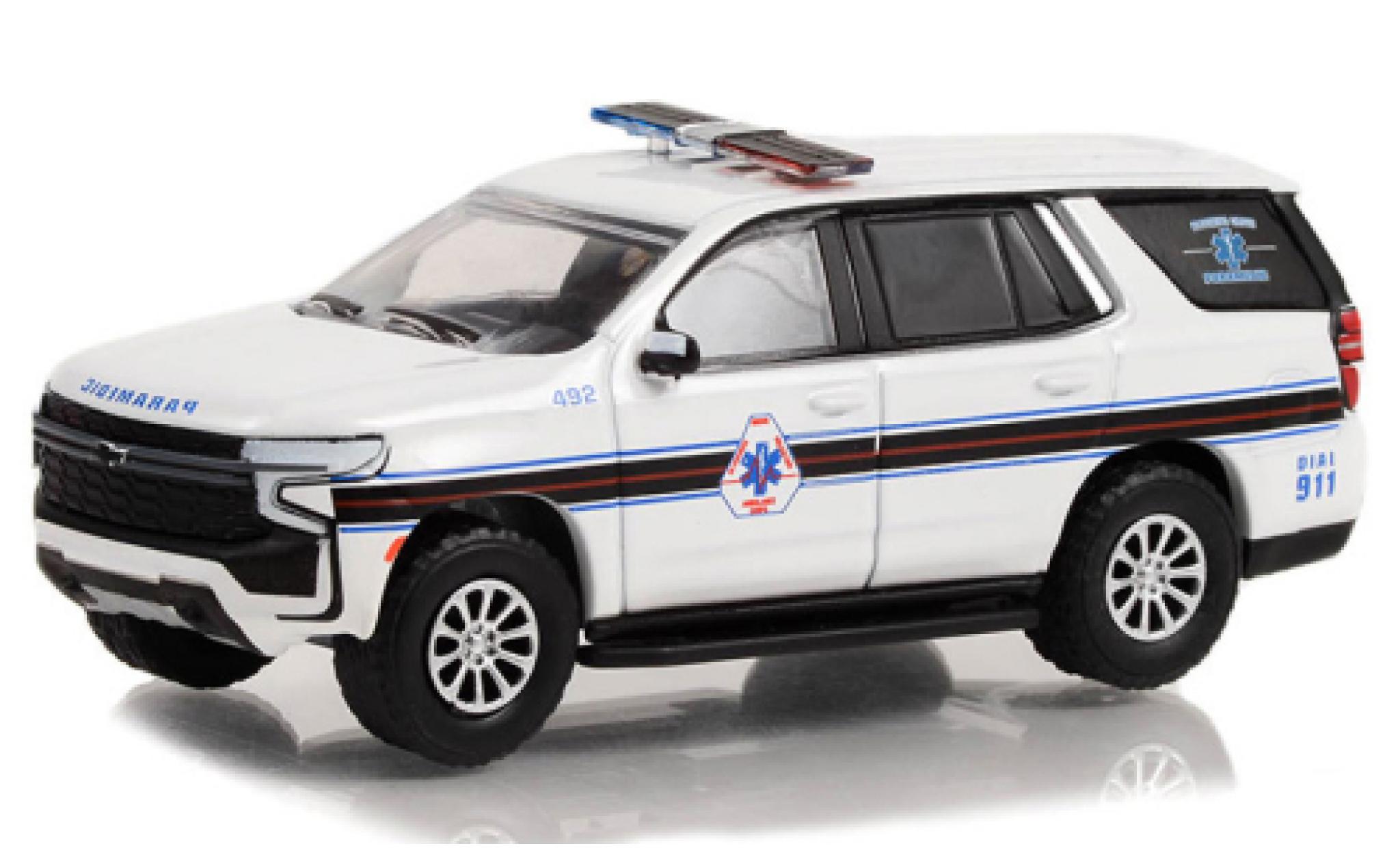 Chevrolet Tahoe 1/64 Greenlight Blooming Grove Volunteer Ambulance 2021 modelauto