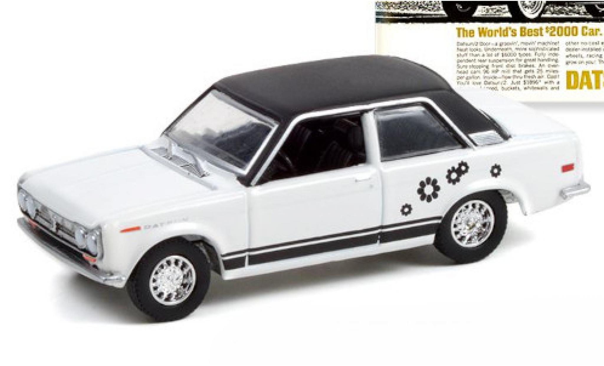 Datsun 510 1/64 Greenlight wit/zwart 1969 modelauto
