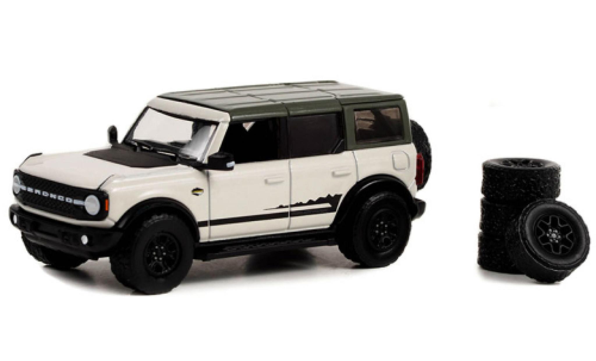 Ford Bronco 1/64 Greenlight Wildtrak wit/zwart 2021 modelauto