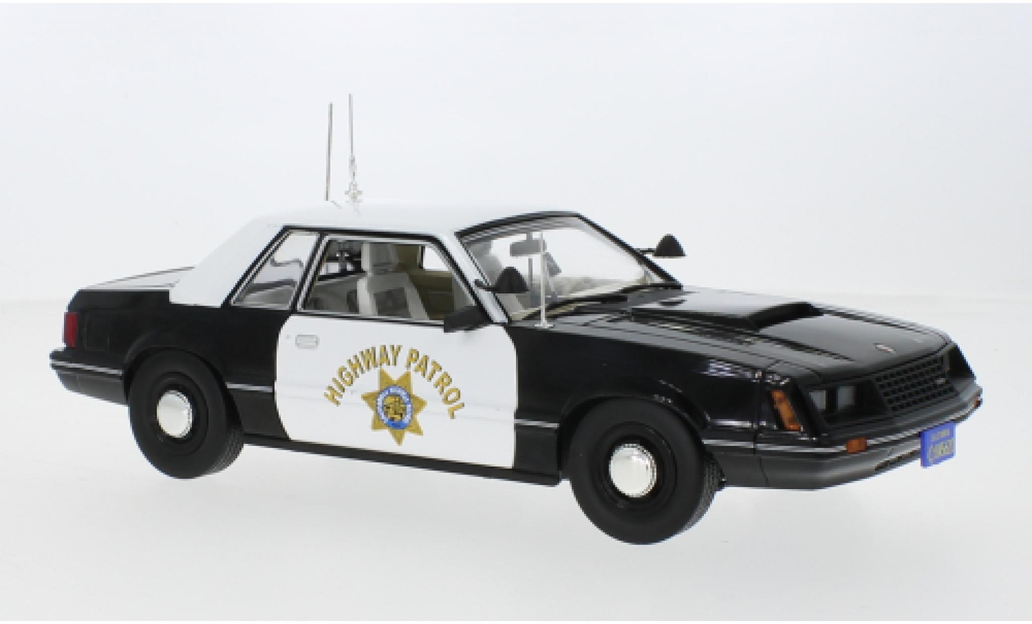 Ford Mustang 1/18 Greenlight SSP California autoroute Patrol 1982 modelauto