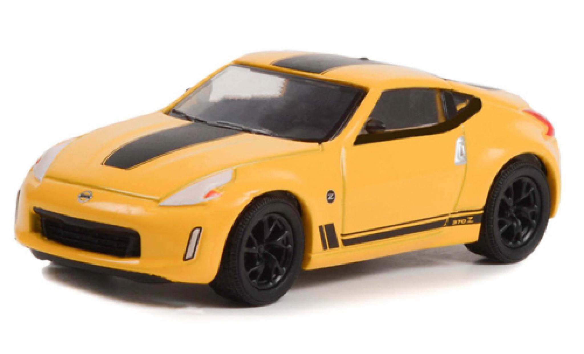 Nissan 370Z 1/64 Greenlight Heritage Edition geel/zwart 2019 modelauto