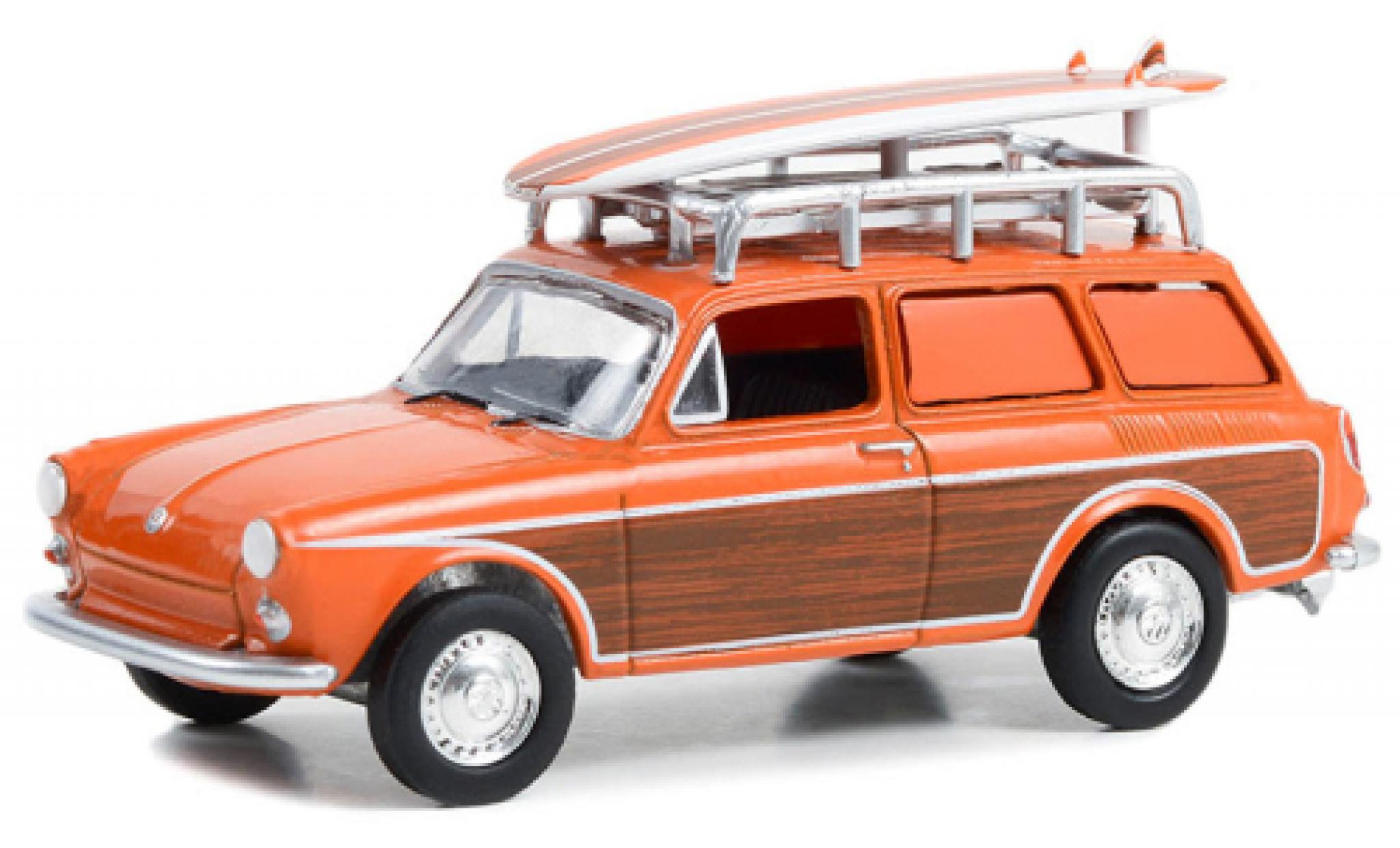 Volkswagen 1600 1/64 Greenlight Variant oranje/D&eacute;corer 1963 modelauto