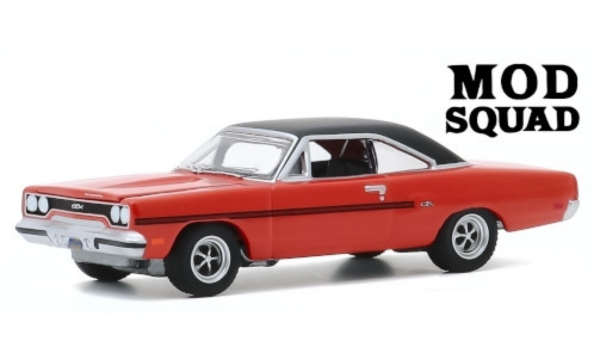 Plymouth GTX 1/64 Greenlight oranje/matt-zwart The Mod Squad 1970 modelauto