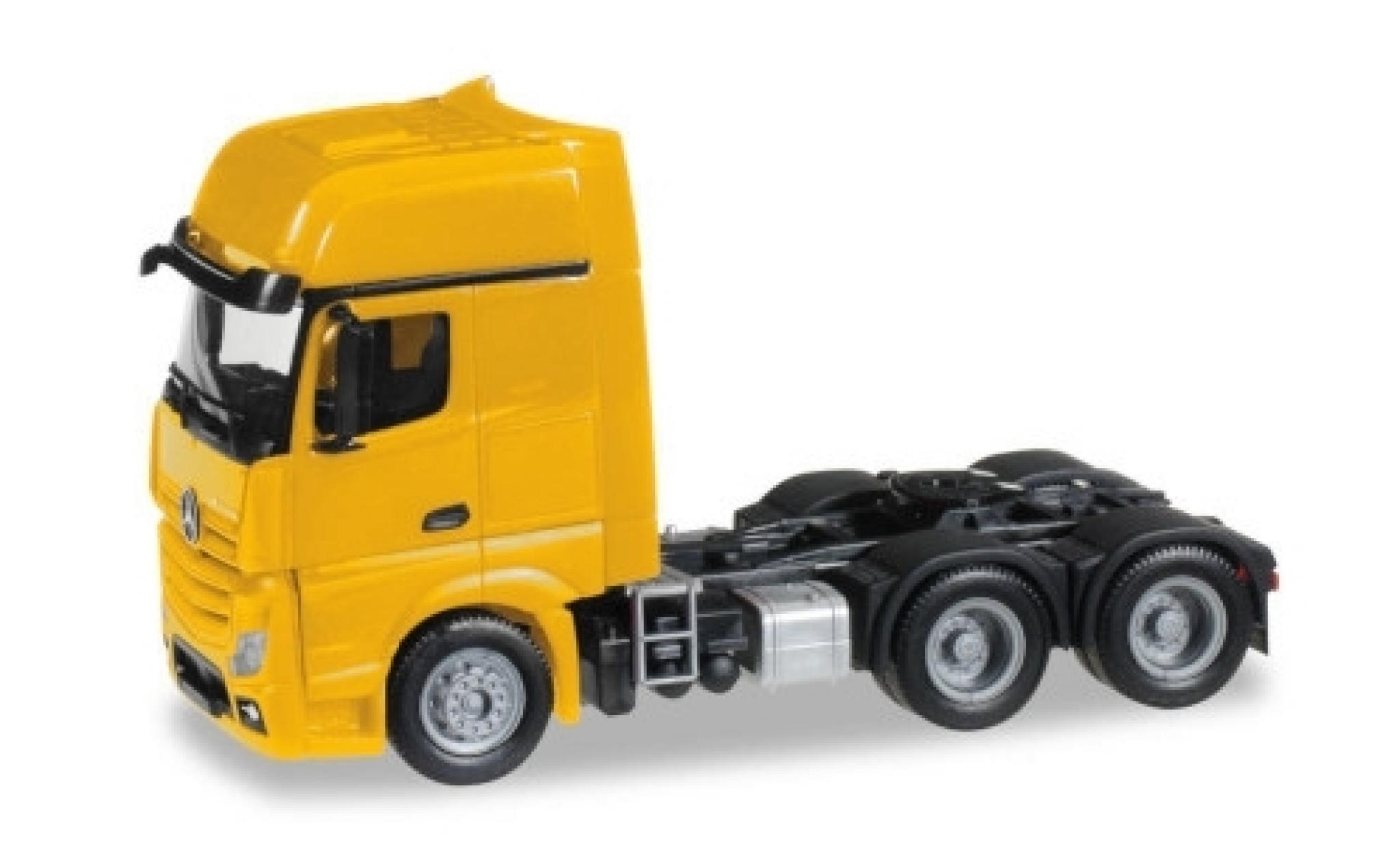 Mercedes Actros 1/87 Herpa Gigaspace 6x4 geel Solozugmaschine modelauto