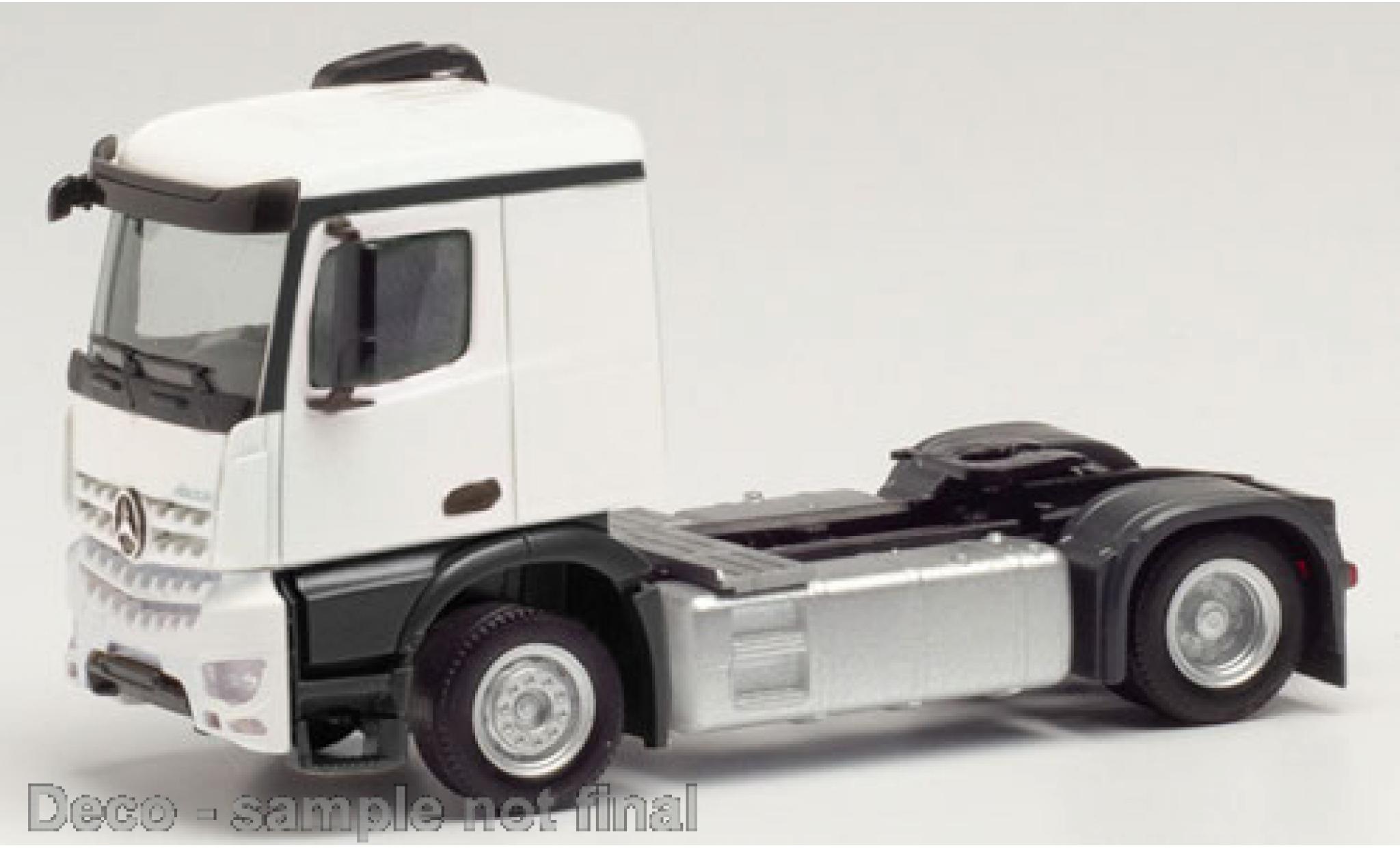 Mercedes CLA 1/87 Herpa Arocs Classic wit modelauto
