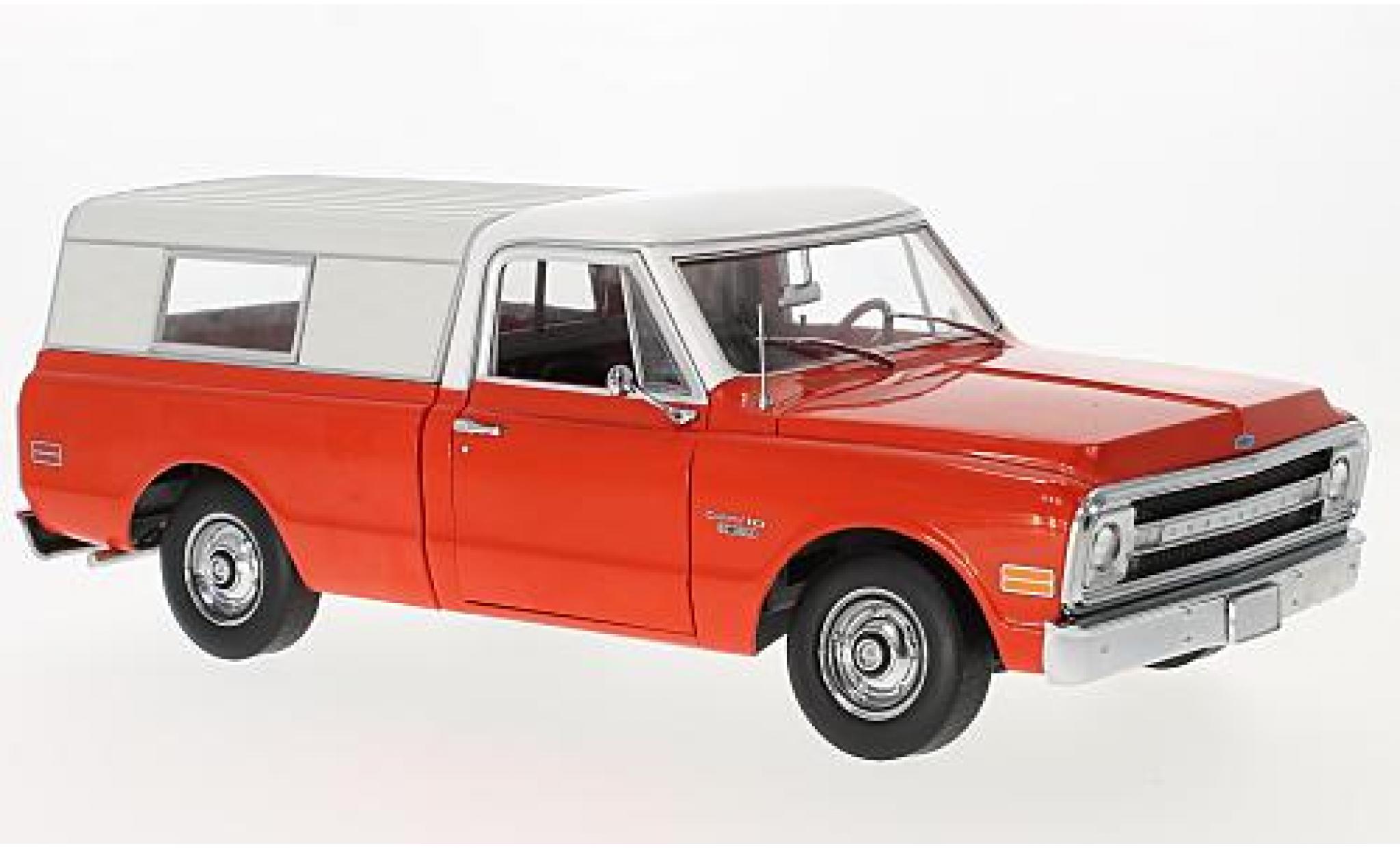 Chevrolet C-10 1/18 Highway 61 Pick Up rood/wit 1970 with Camper S modelauto