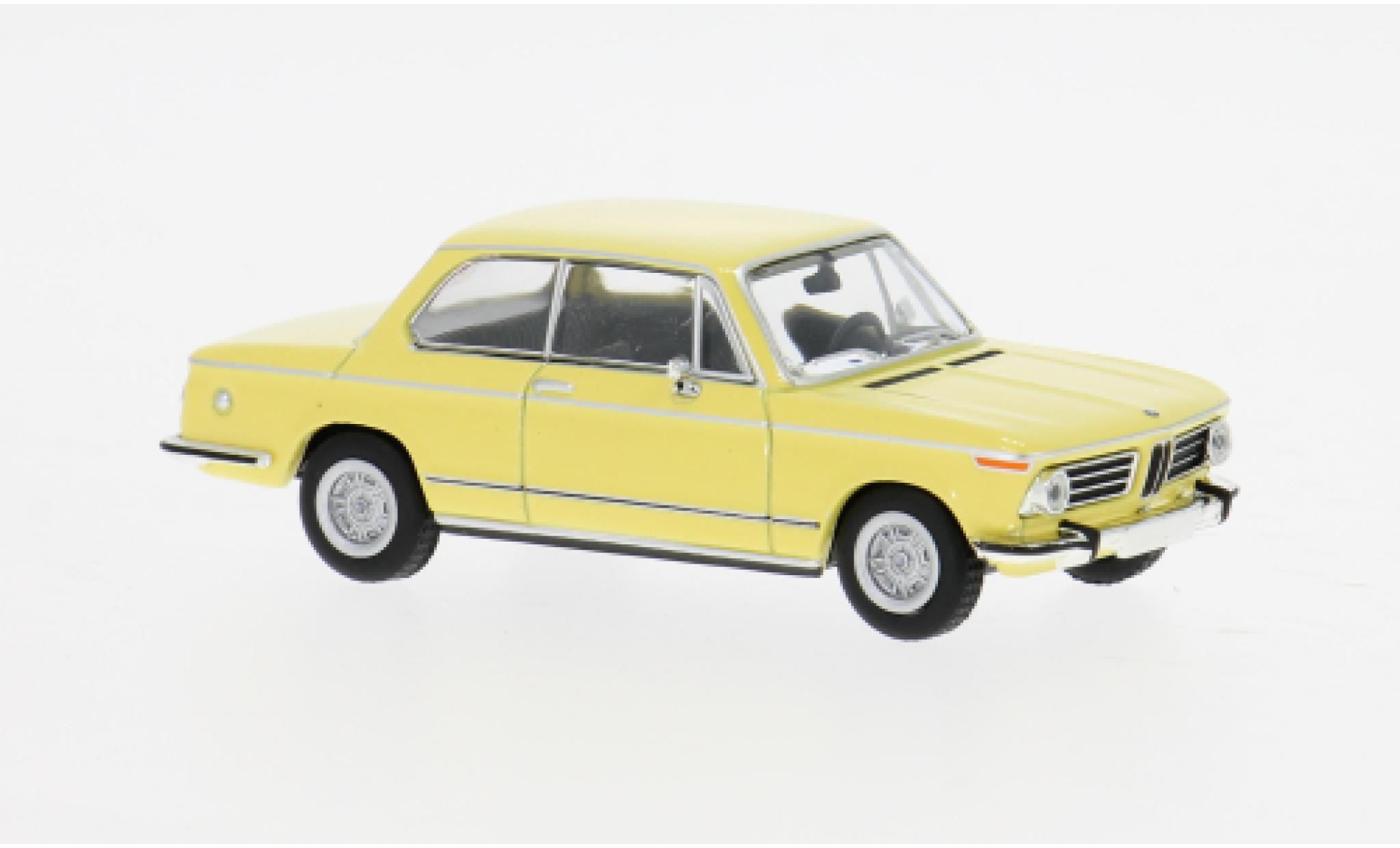 Bmw 2002 1/64 I Almost Real Tii geel 1971 1:64 modelauto