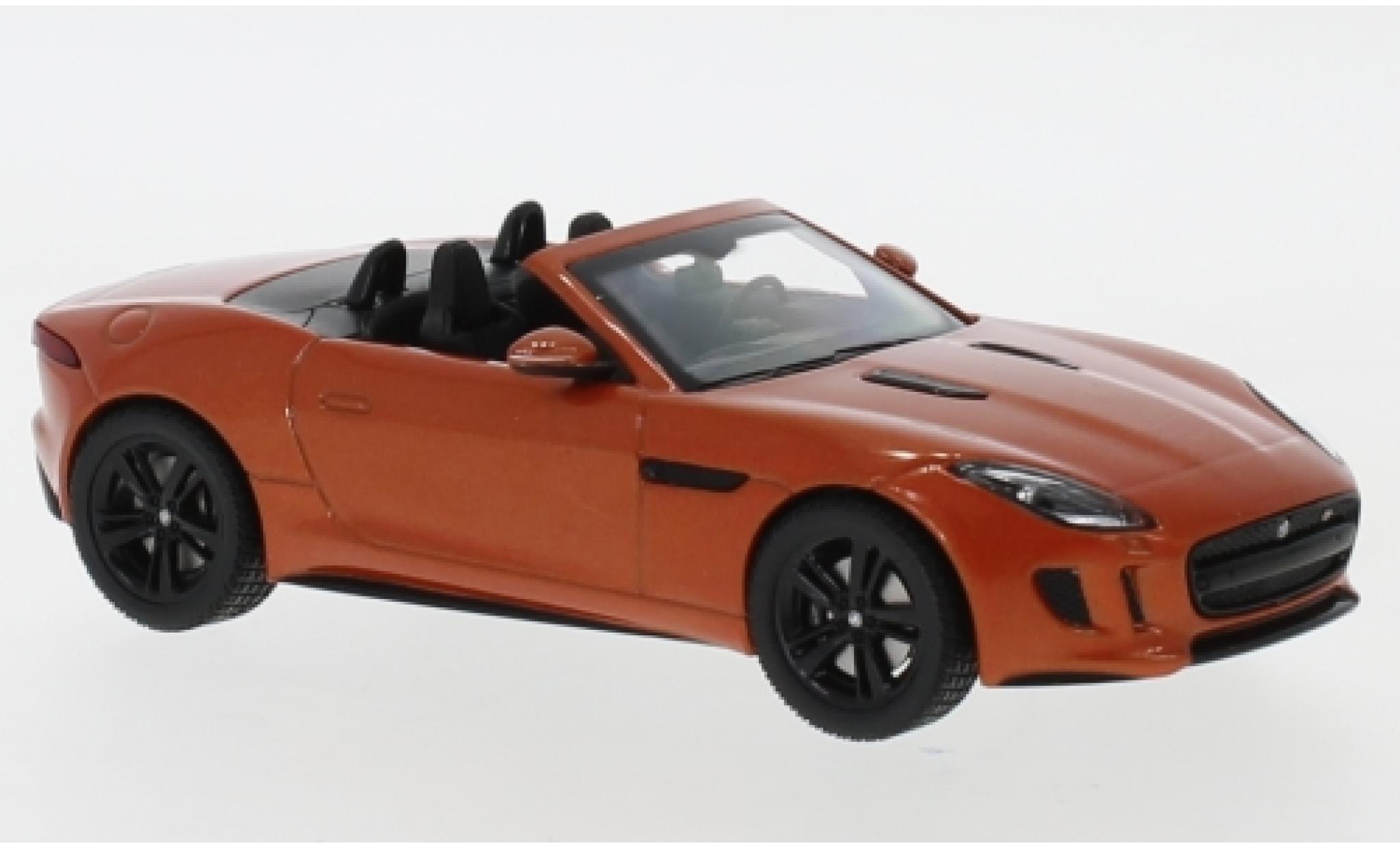 Jaguar F-Type 1/43 IXO V8 S metallic oranje modelauto