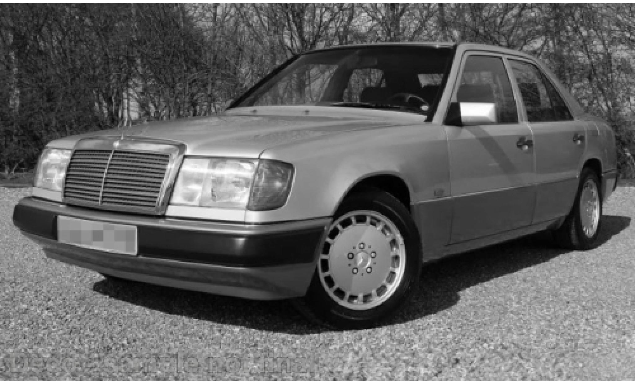 Mercedes 230 1/18 I Norev E (W124) metallic beige 1:18 modelauto