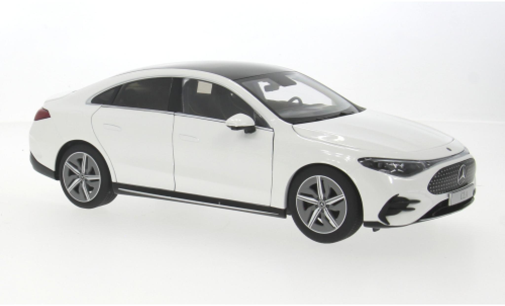 Mercedes CLA 1/18 I NZG (C174) BEV wit 2025 1:18 modelauto