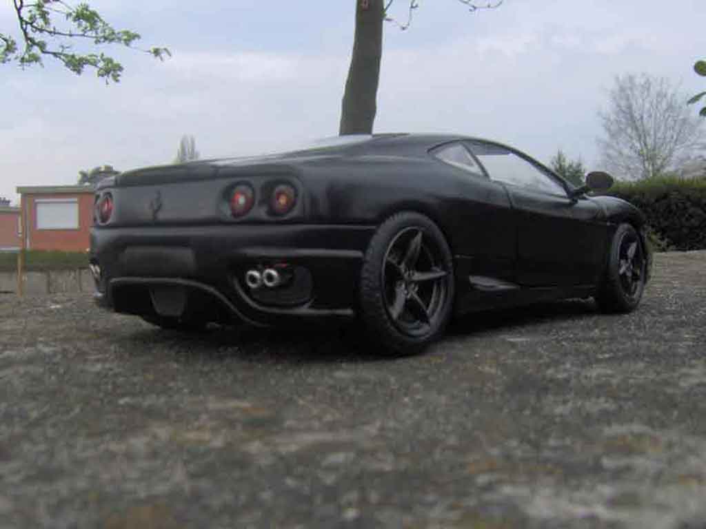 Ferrari 360 Modena coupe zwart 1/18 Burago