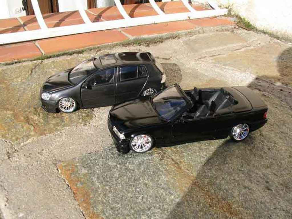 Bmw 325 Cabriolet E36 zwart jantes chromees 1/18 Maisto