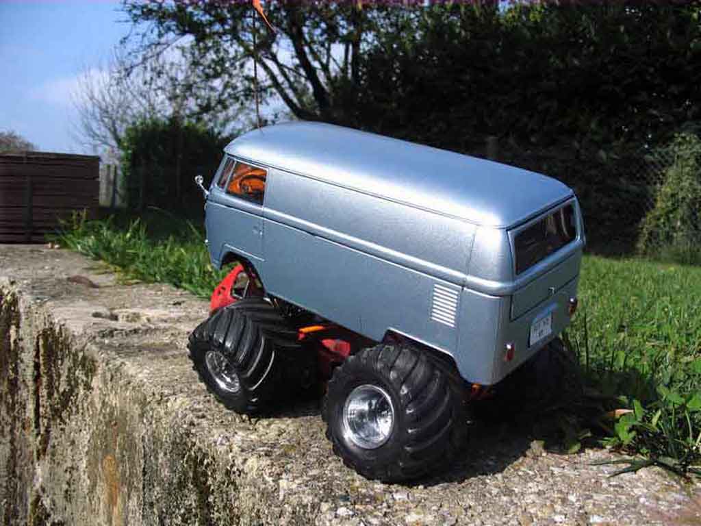 Volkswagen Combi Base big foot 1/18 Solido