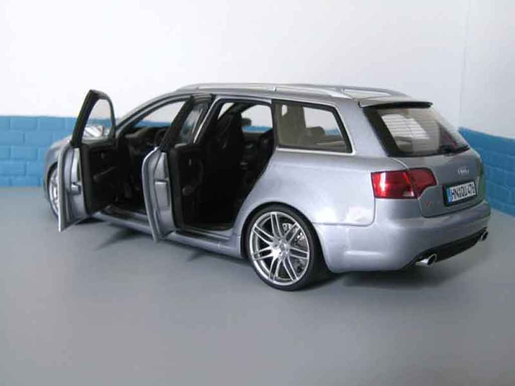 Audi RS4 avant grijs 1/18 Minichamps