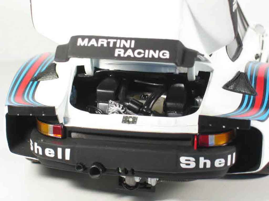 Porsche 935 1976 turbo 6h de dijon #3 martini 1/18 Exoto
