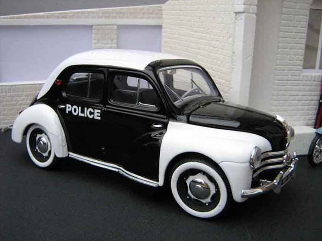 Renault 4CV 1/18 Solido politie / gendarmerie modelauto