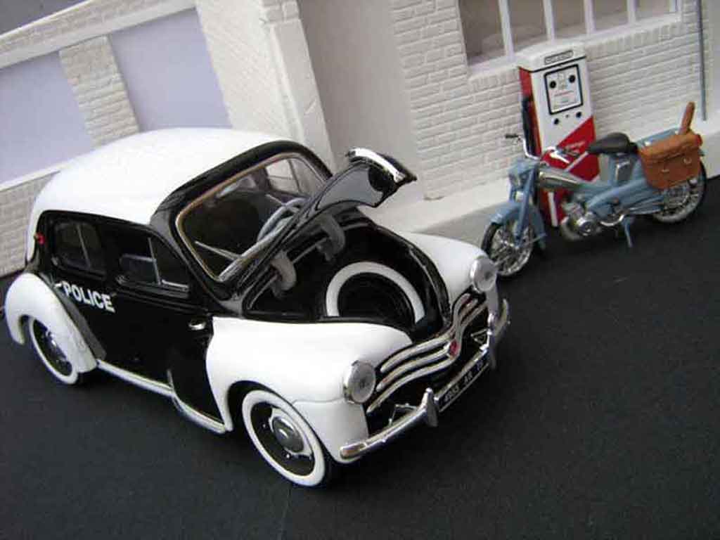 Renault 4CV Base politie / gendarmerie 1/18 Solido