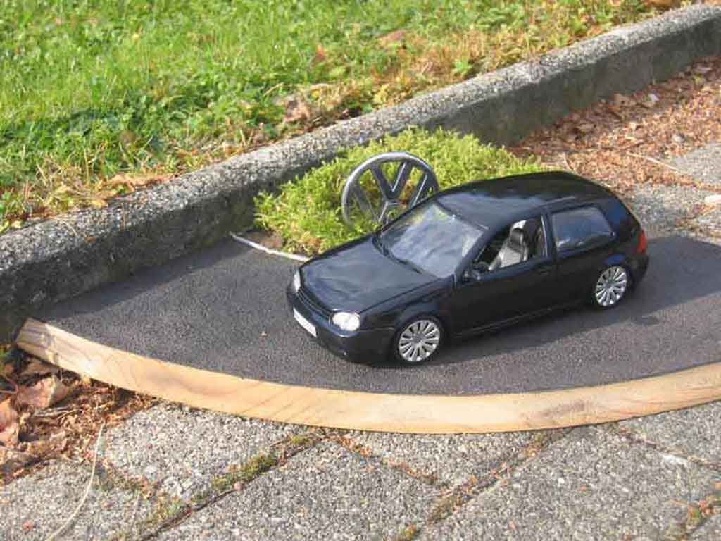 Volkswagen Golf 4 GTI 1/18 Revell 4 GTI dub modelauto