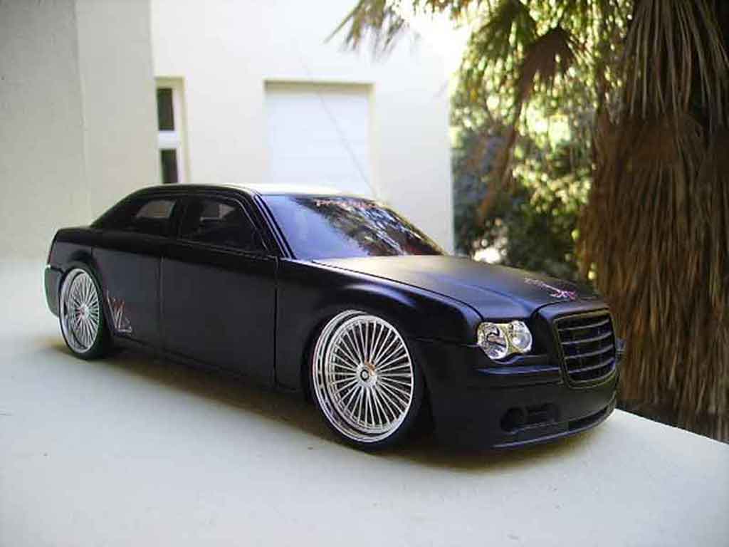 Chrysler 300C 1/18 Norev dub style modelauto