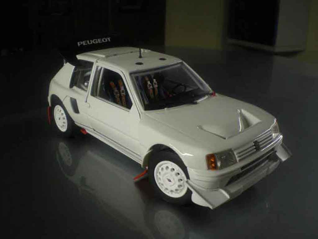 Peugeot 205 Turbo 16 1/18 Solido Turbo 16 plain body T16 modelauto