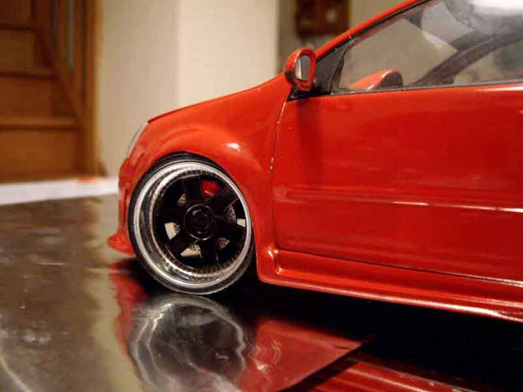 Volkswagen Golf GTI zender rood 1/18 Revell