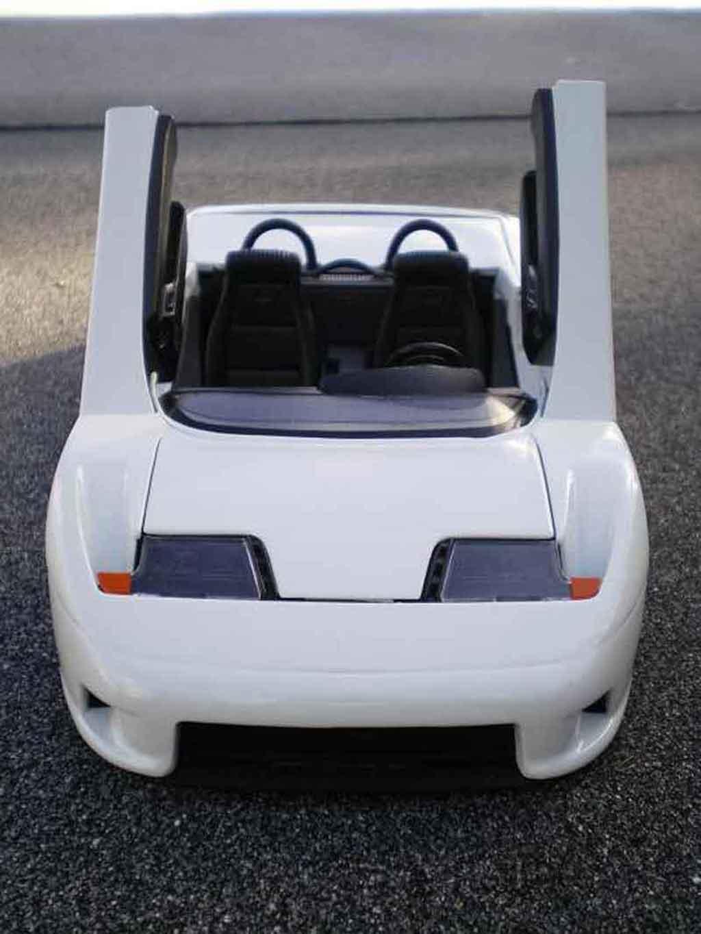 Bugatti EB110 barquette wit 1/18 Burago