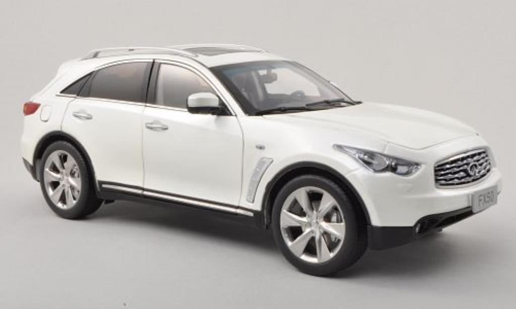 Infiniti FX50 1/18 Paudi wit 2011 modelauto