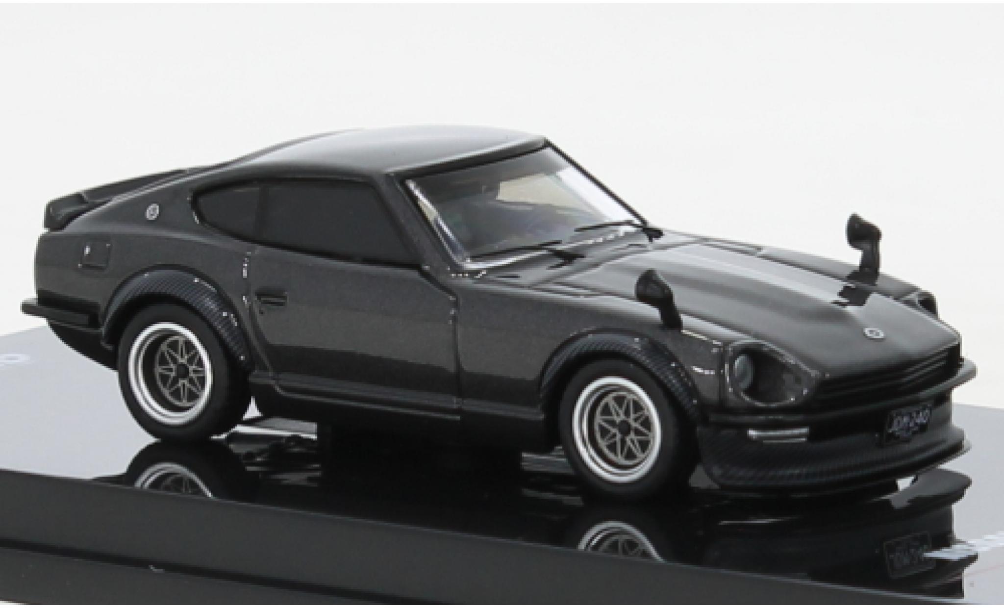Nissan Fairlady Z 1/64 INNO64 (S30) metallic grijs modelauto
