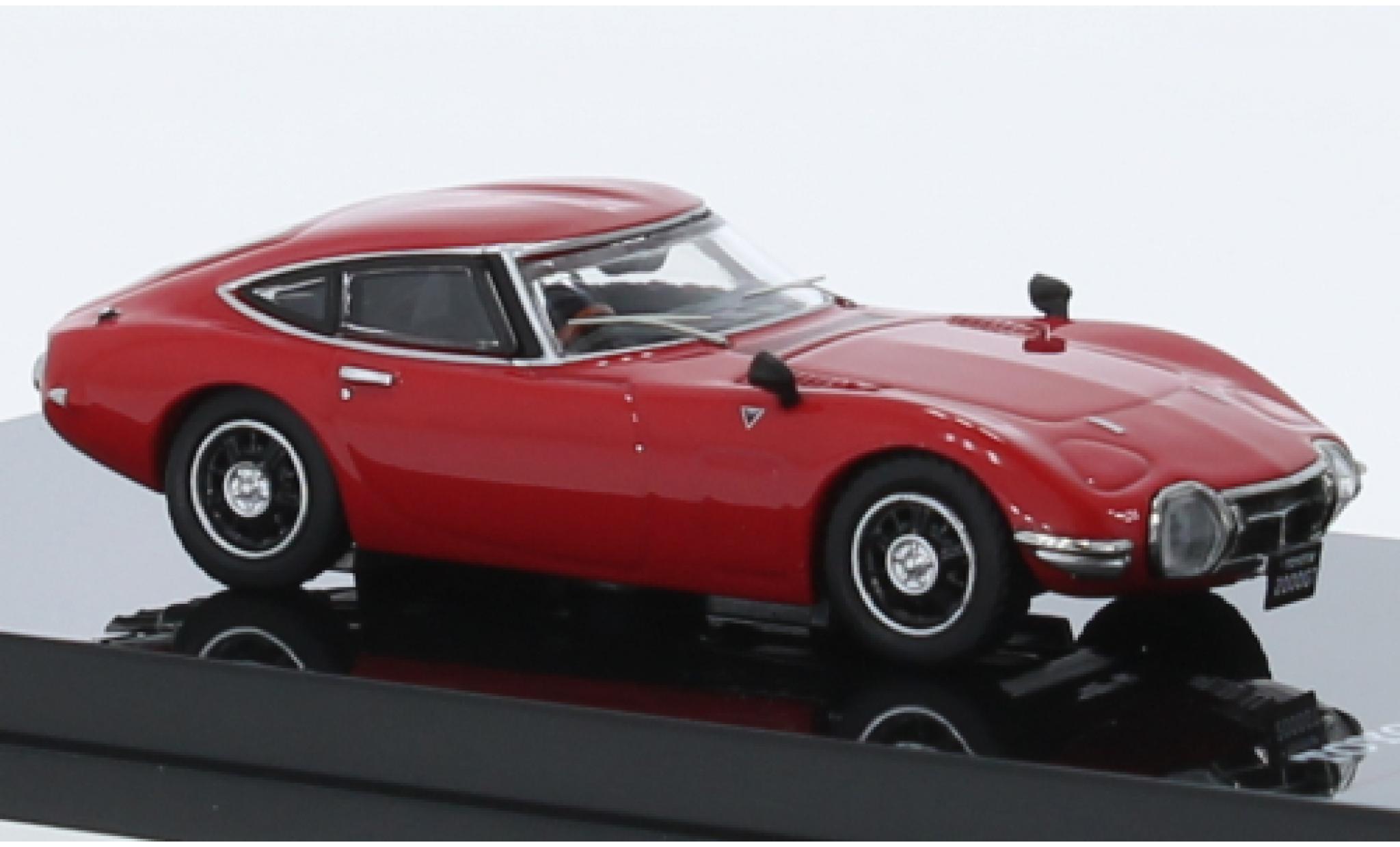 Toyota 2000 GT 1/64 INNO64 (MF10) rood RHD modelauto
