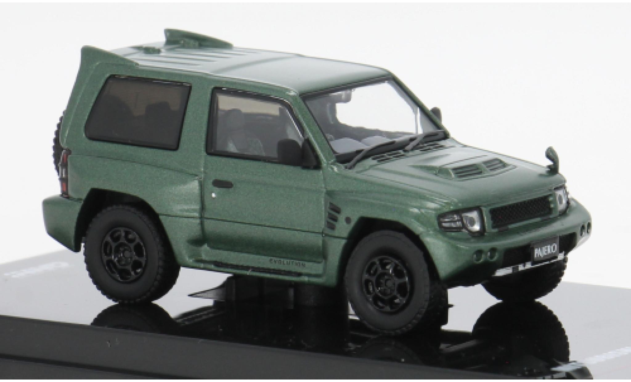 Mitsubishi Pajero 1/64 INNO64 Evolution groen 1:64 modelauto