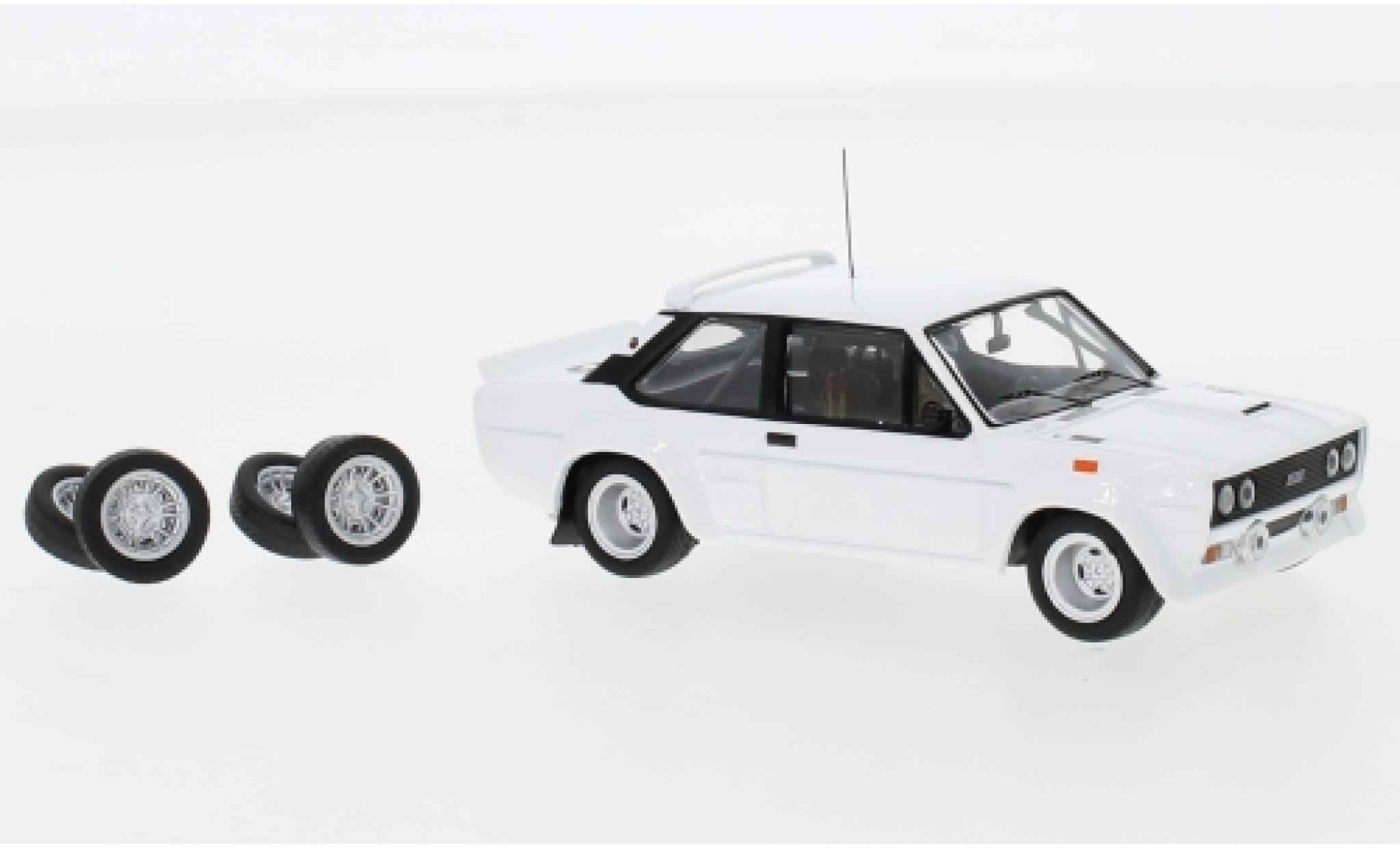 Fiat 131 1/43 IXO Abarth wit 1978 Plain Body Version y compris les Zusatzteile modelauto
