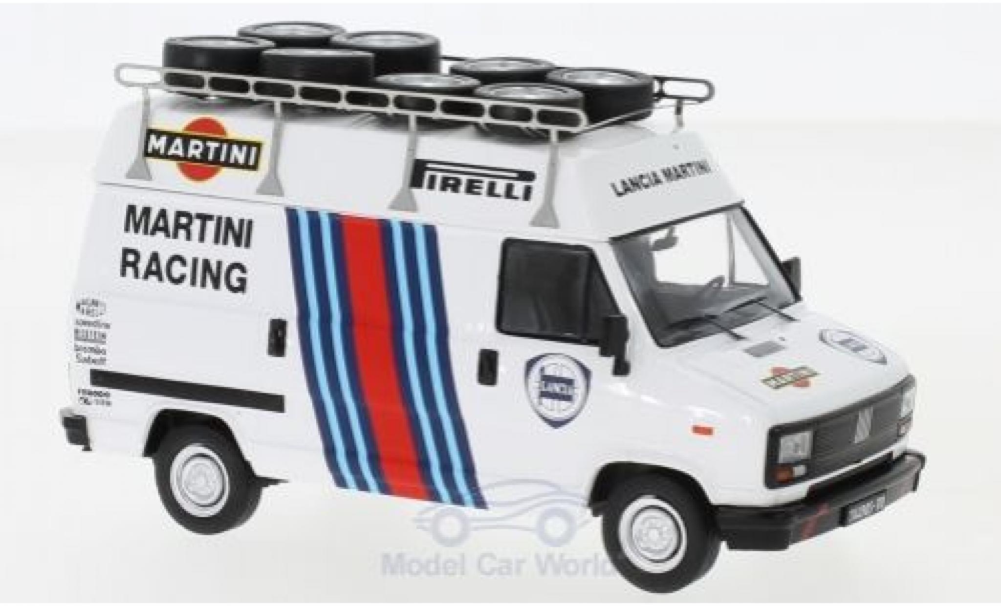 Fiat Ducato 1/43 IXO Lancia Martini Martini Rallye WM 1984 mit Dachtr&auml;ger und Reifen modelauto