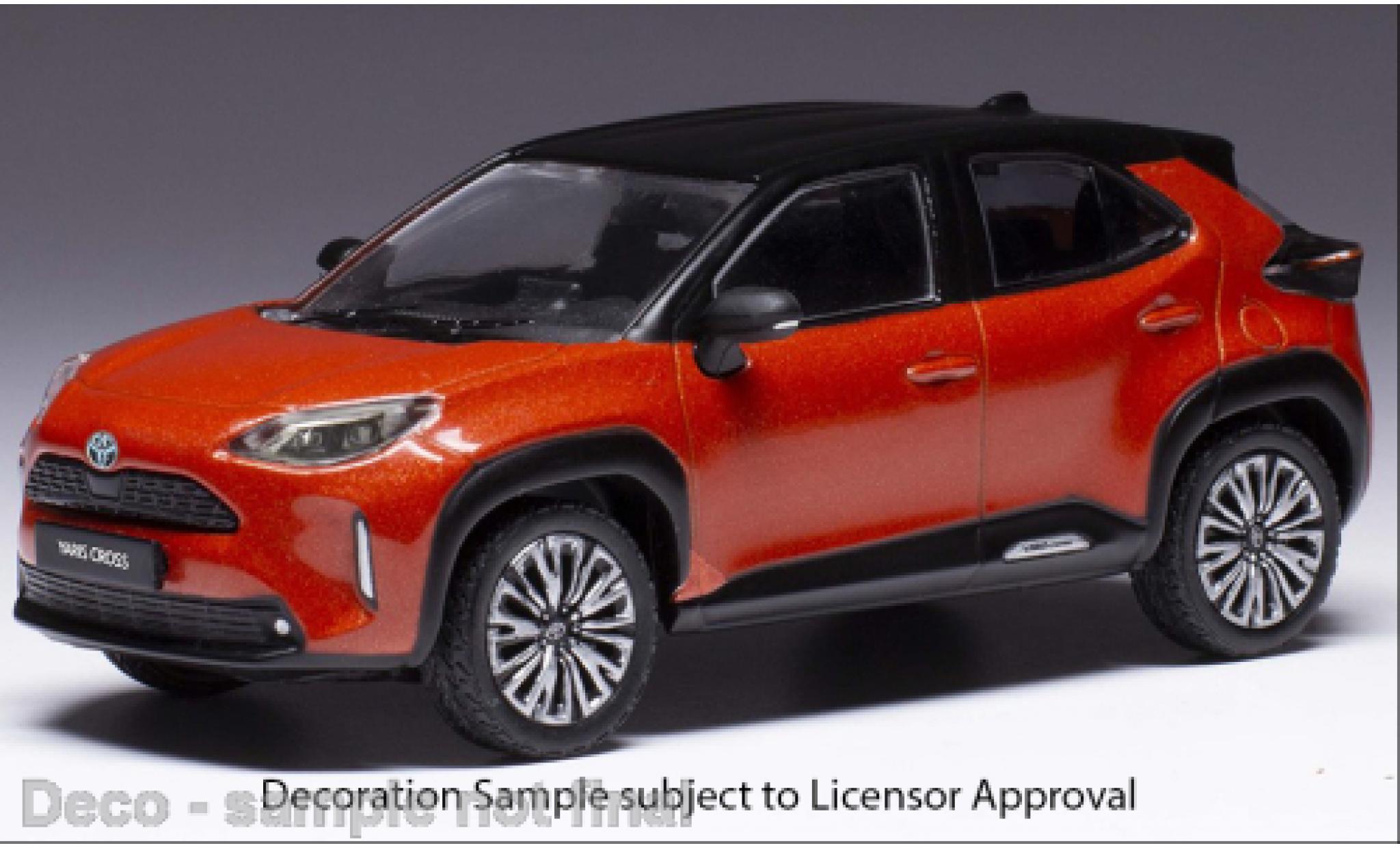 Toyota Yaris 1/43 IXO Cross metallic oranje 2022 modelauto