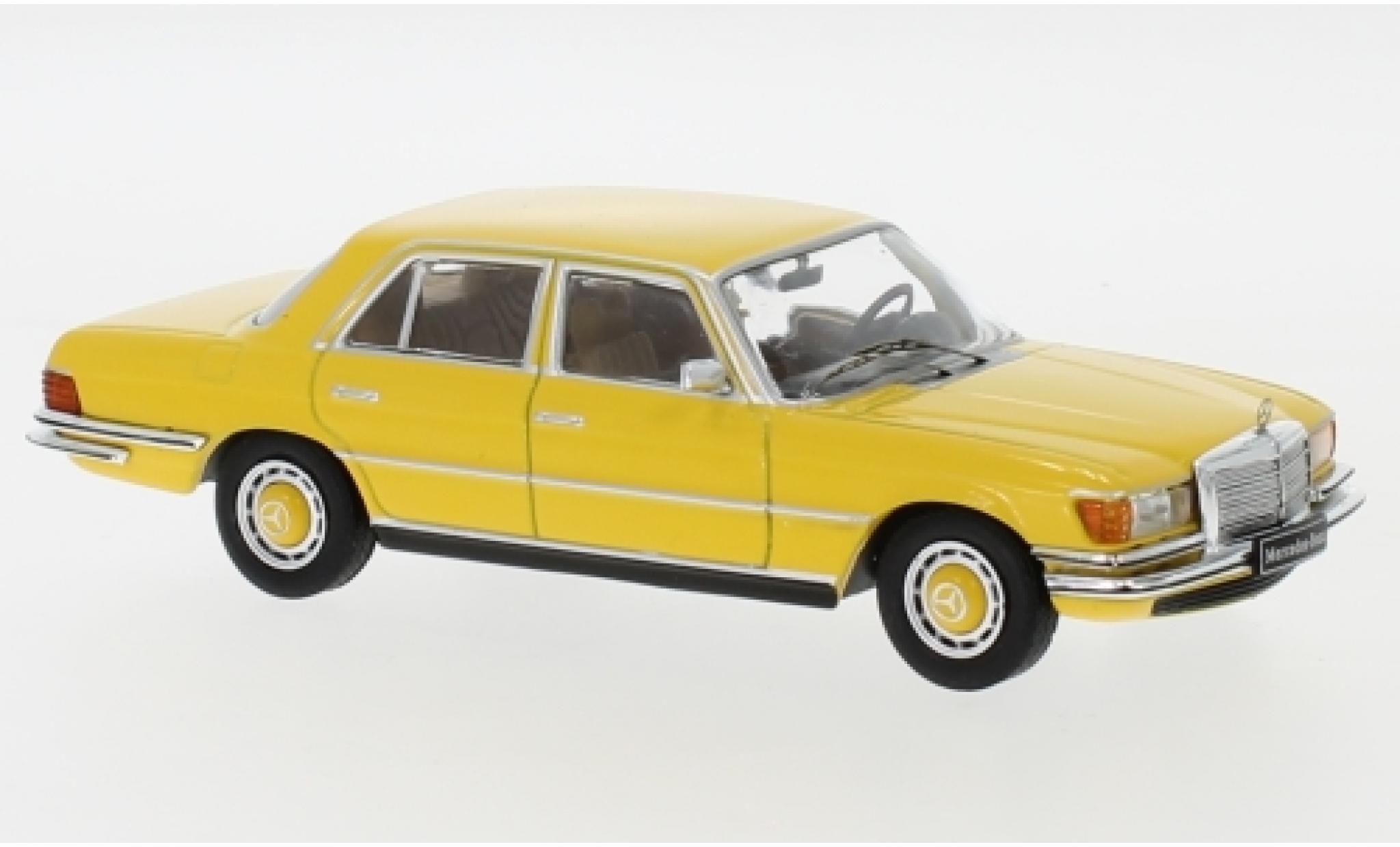 Mercedes 450 1/43 IXO SEL (W116) geel 1975 modelauto