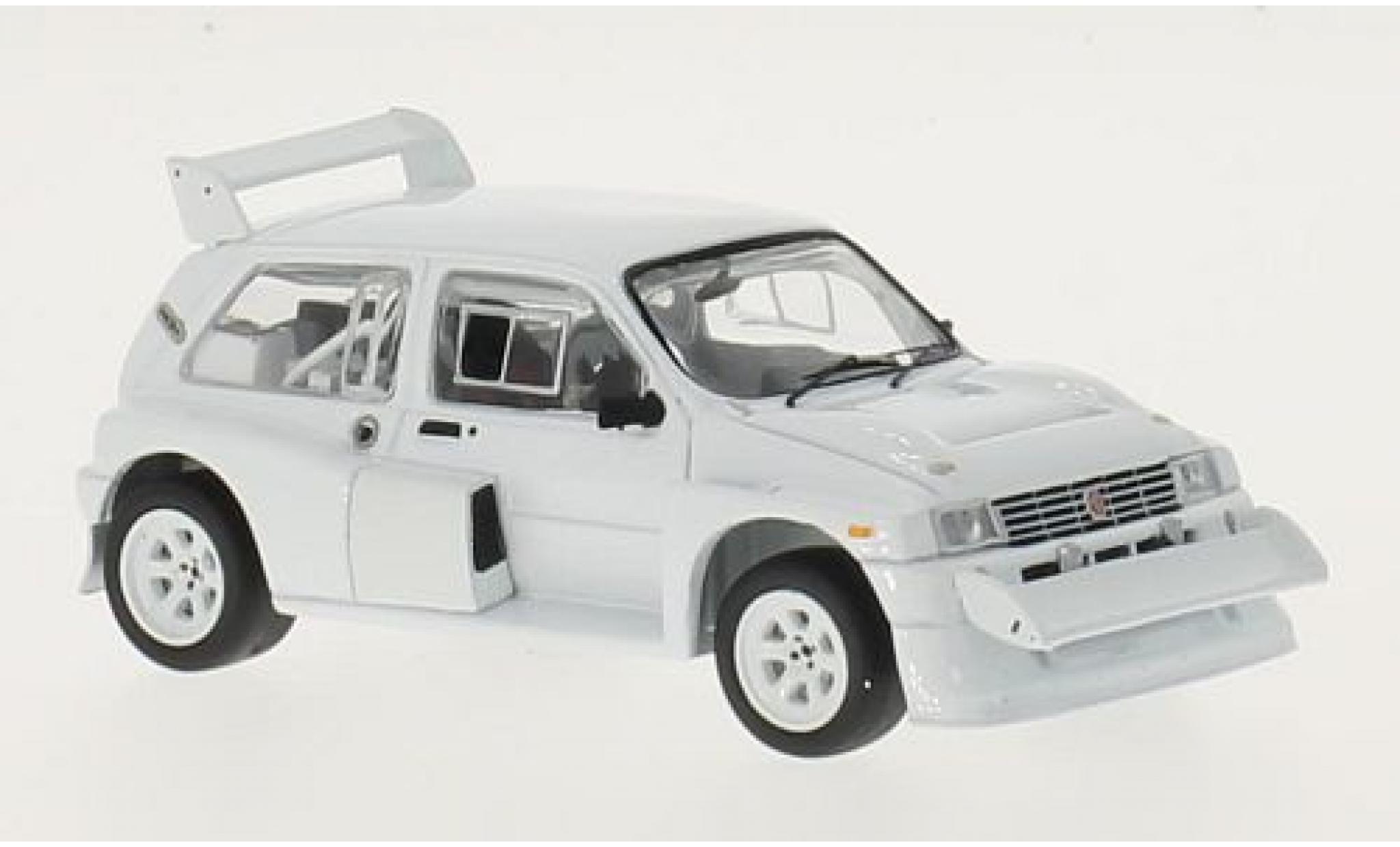 MG Metro 1/43 IXO 6R4 wit RHD 1985 Plain Body Version y compris les 4 Ersatzr&auml;der modelauto