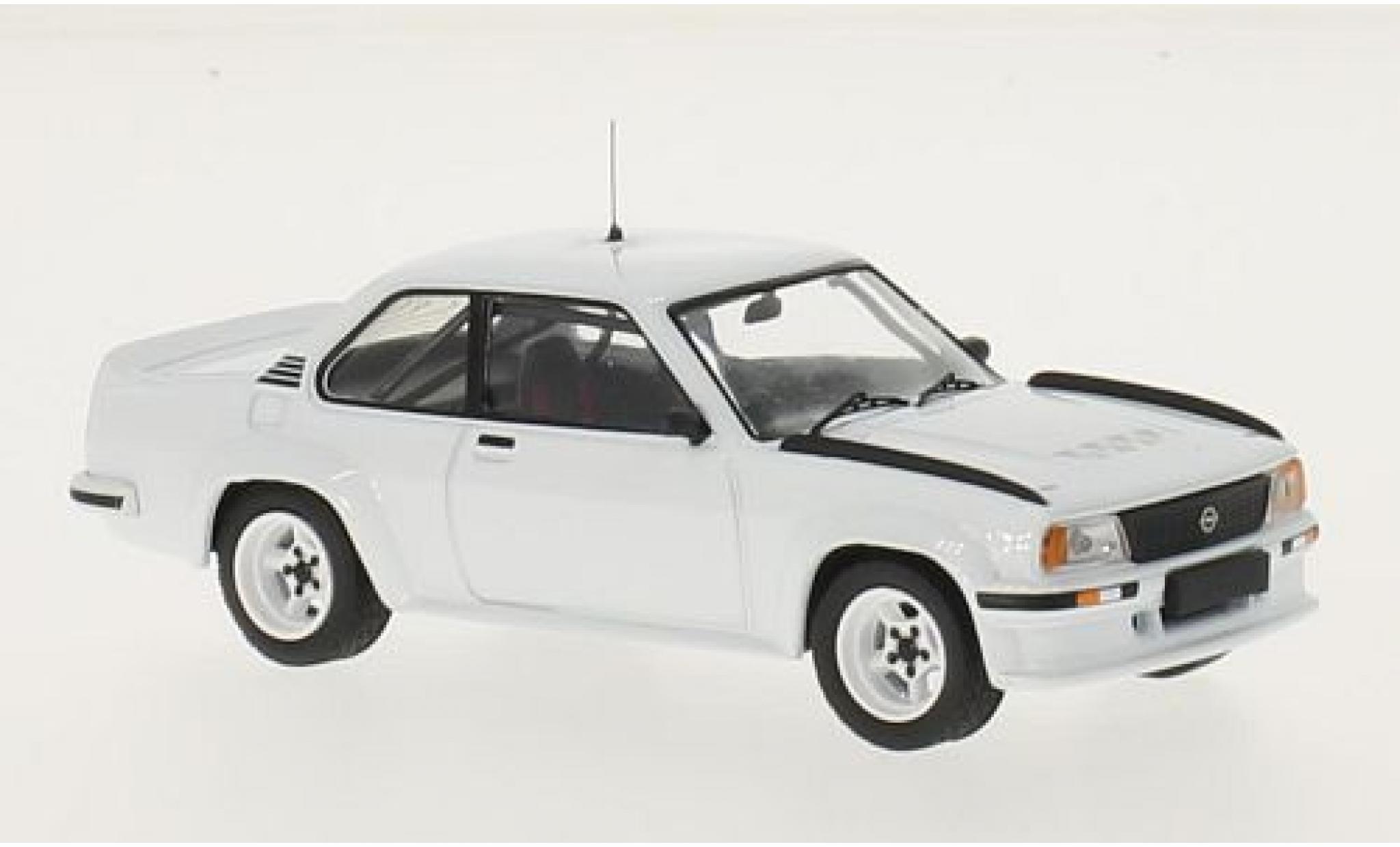 Opel Ascona 1/43 IXO B 400 wit RHD 1981 Plain Body Version y compris les 4 Ersatzr&auml;der modelauto