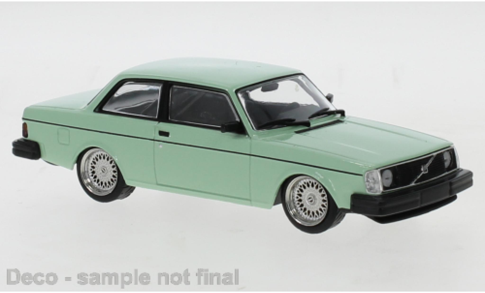Volvo 242 1/43 IXO Custom groen 1980 modelauto