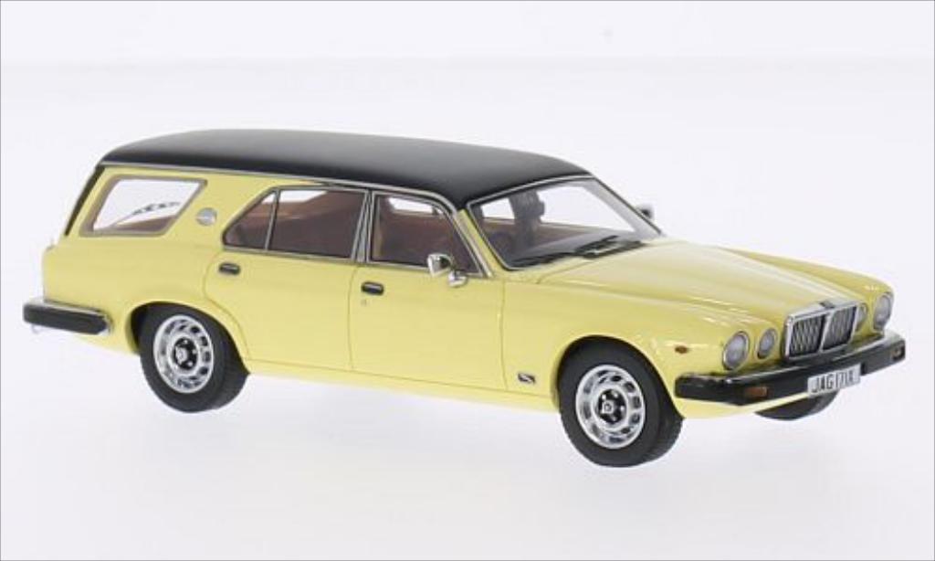 Jaguar XJ 1/43 Matrix SIII geel/zwart modelauto