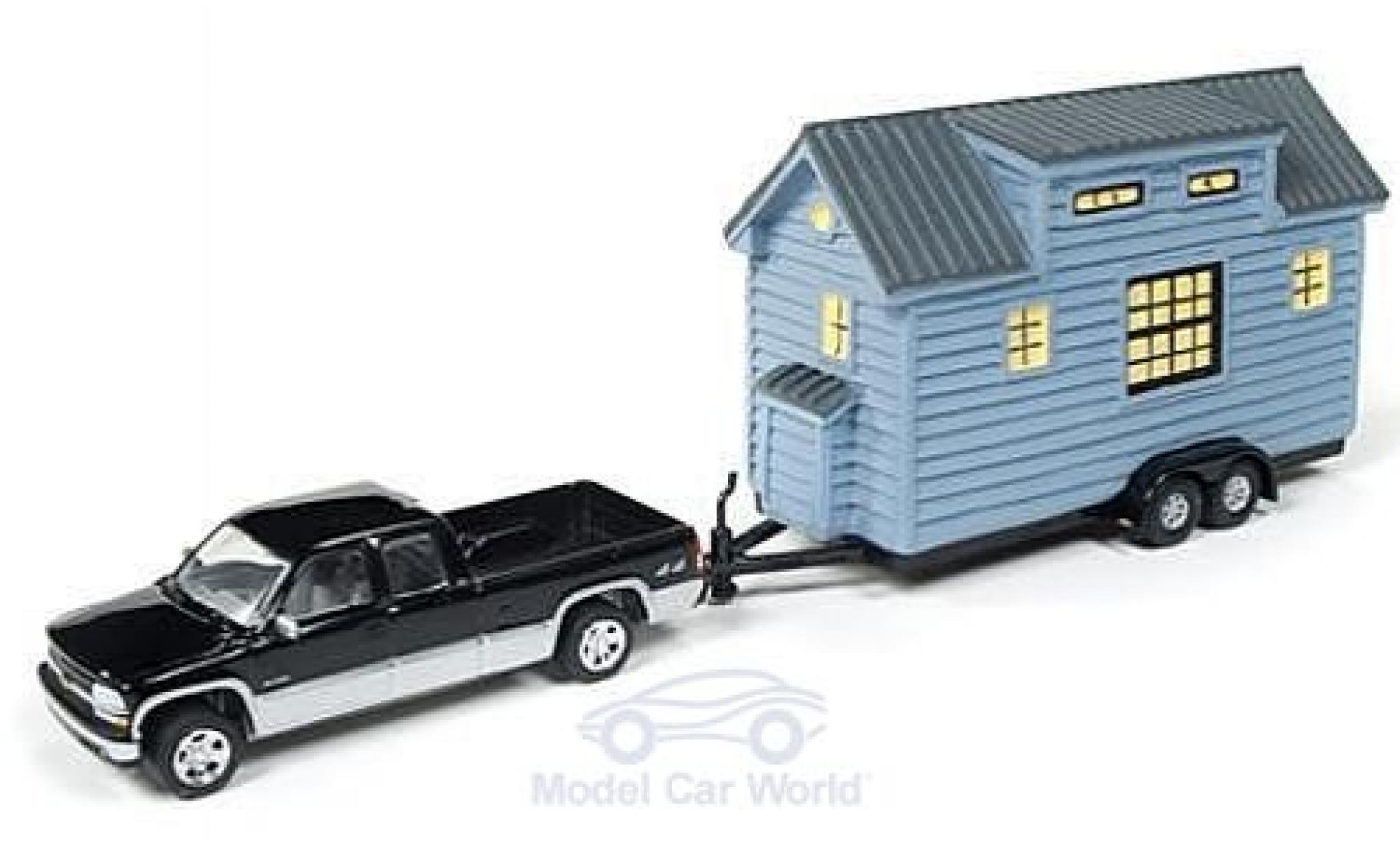 Chevrolet Silverado 1/64 Johnny Lightning 1500 metallic zwart/grijs 2002 mit Tiny House ohne Vitrine modelauto