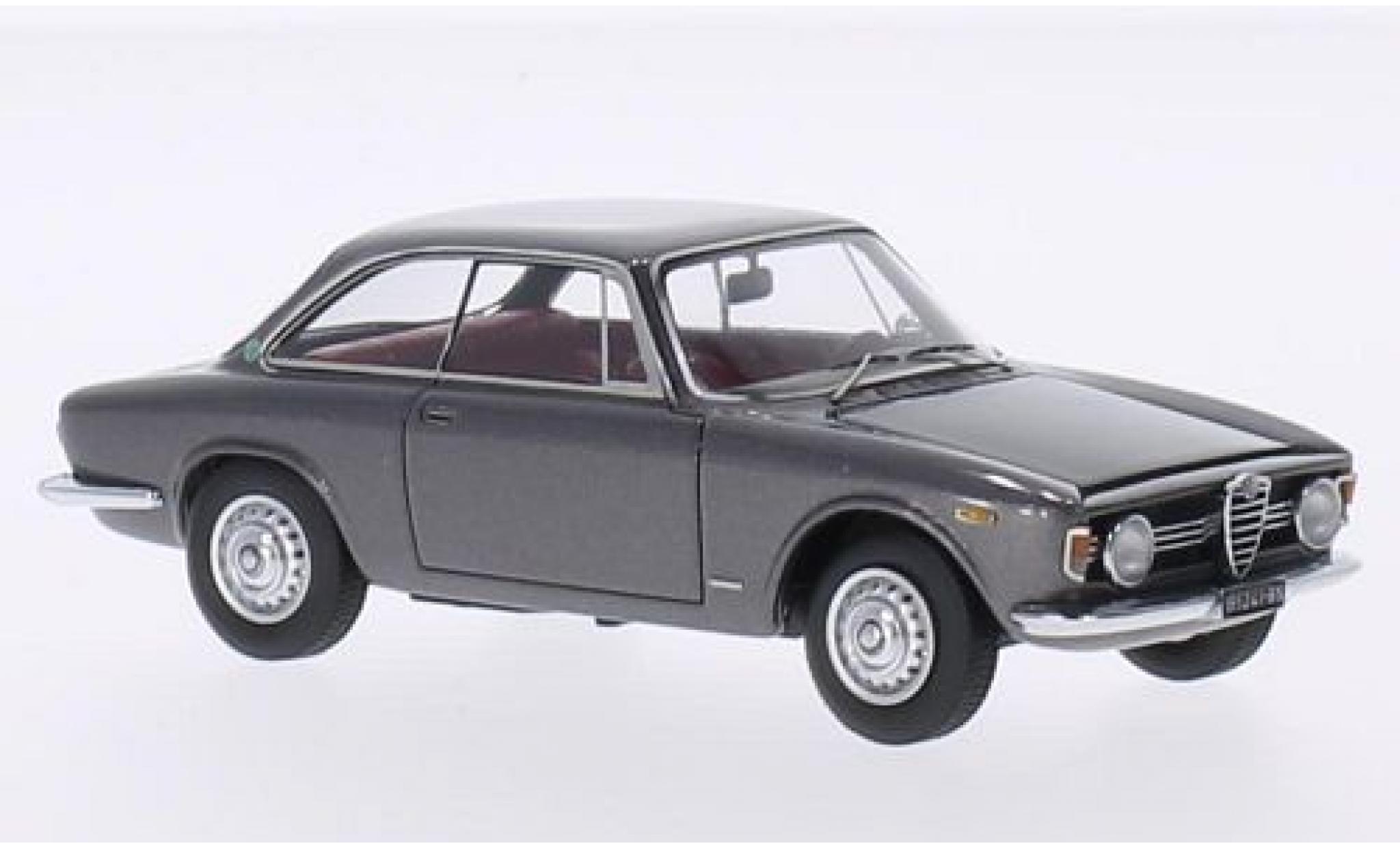 Alfa Romeo Giulia 1/43 Kess Sprint GT Velcoce 1.6 metallic grijs 1966 modelauto