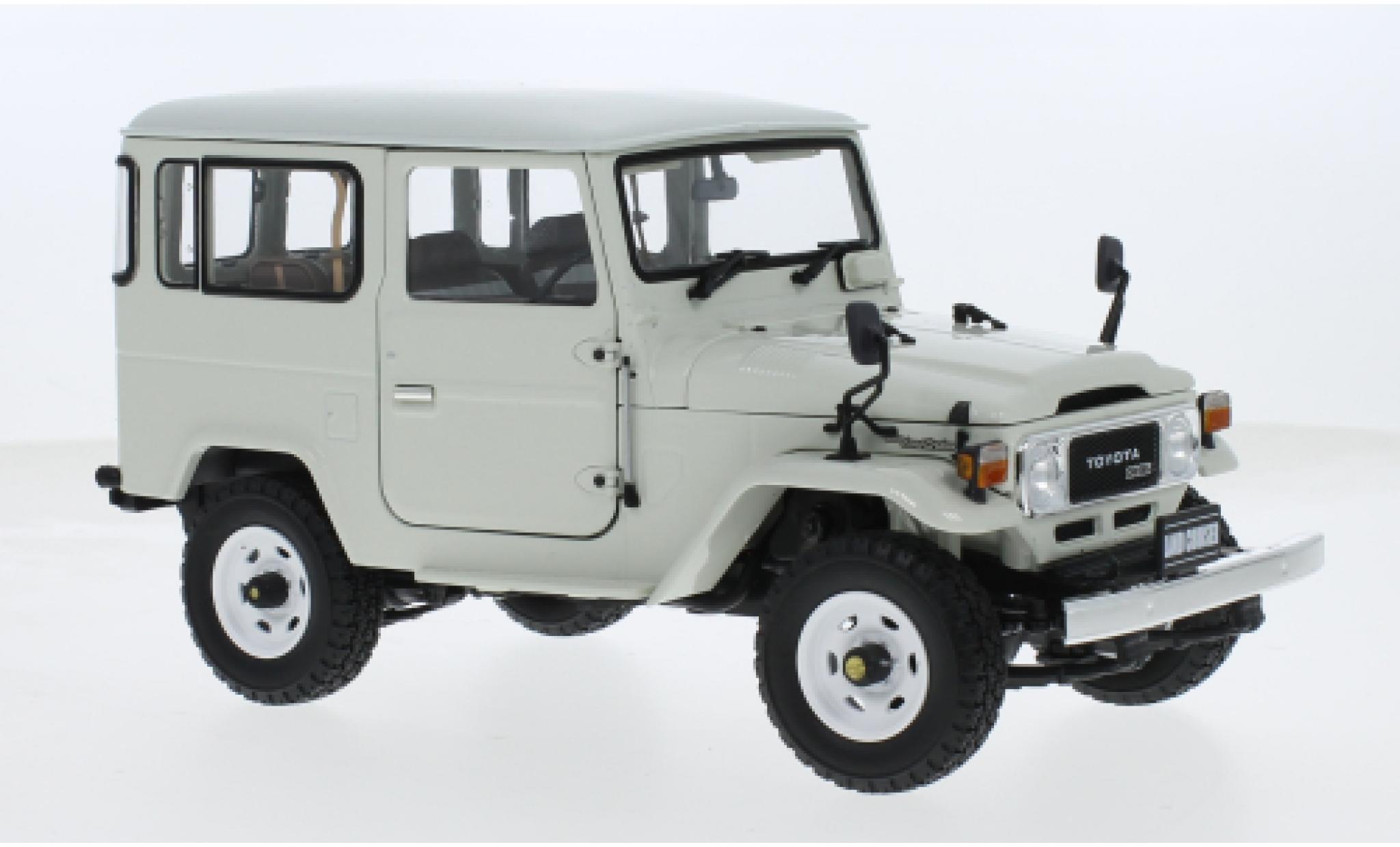 Toyota Land Cruiser 1/18 Kyosho 40 Van (BJ42V) wit 1:18 modelauto