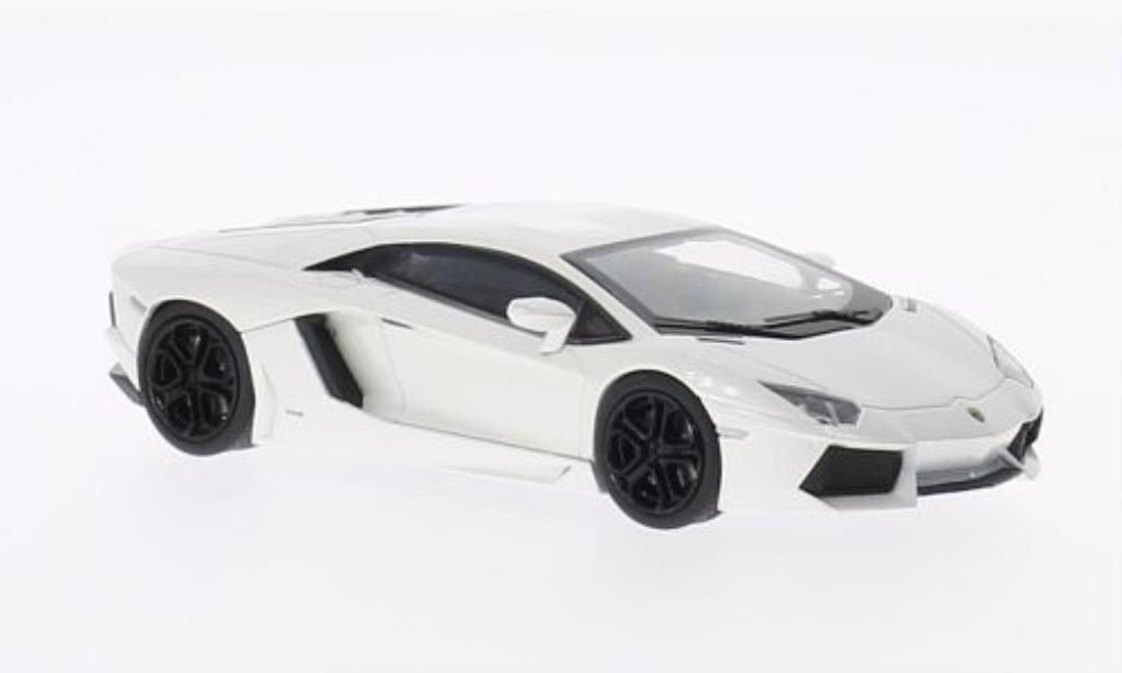 Lamborghini Aventador LP700-4 1/43 Welly LP700-4 wit modelauto