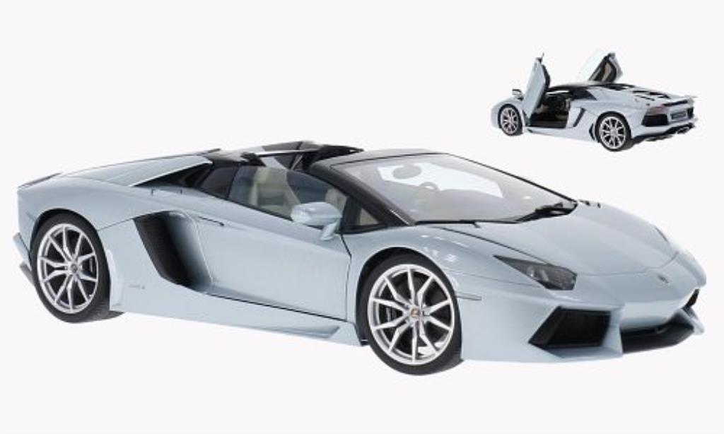 Lamborghini Aventador LP700-4 1/18 Autoart LP700-4 Roadster metallic blauw 2013 modelauto