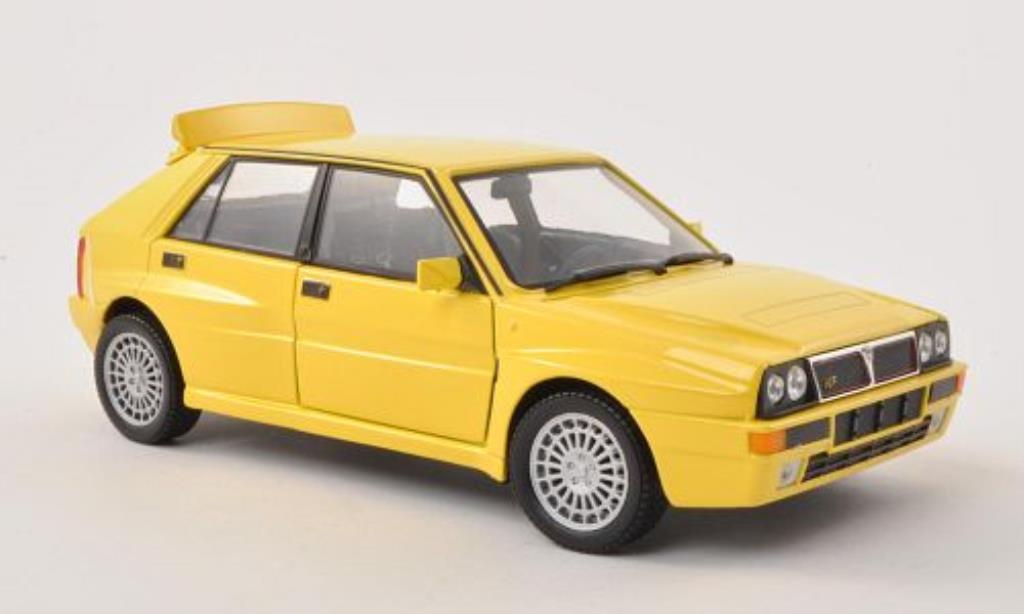 Lancia Delta 1/24 Burago HF Integrale EVO geel modelauto