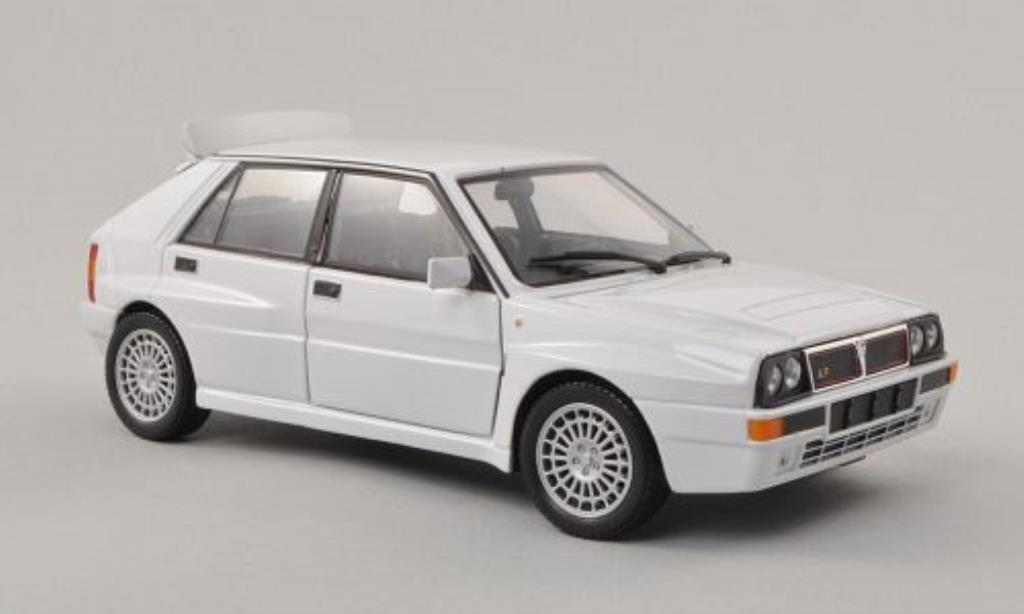 Lancia Delta 1/24 Burago HF Integrale EVO wit modelauto