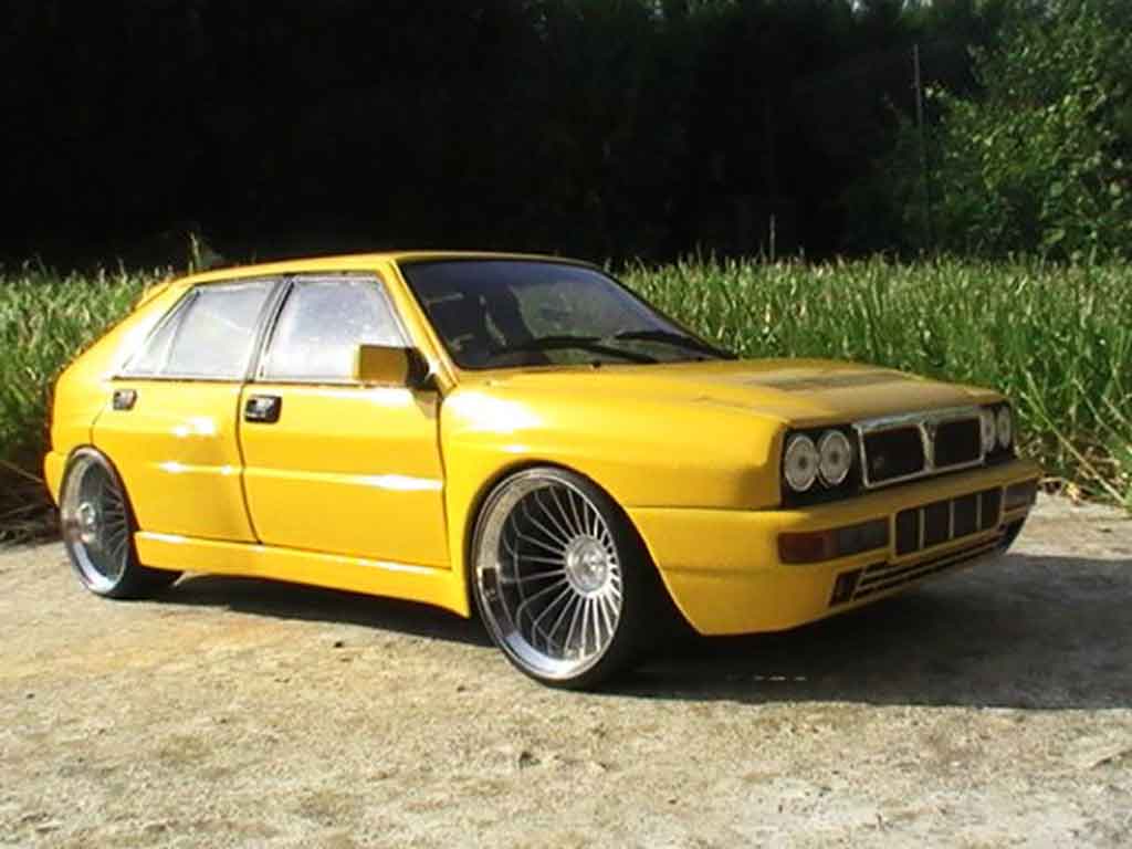 Lancia Delta HF Integrale 1/18 Ricko HF Integrale evolution 2 geels jantes 19 pouces modelauto