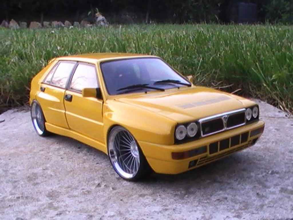 Lancia Delta HF Integrale evolution 2 geels jantes 19 pouces 1/18 Ricko