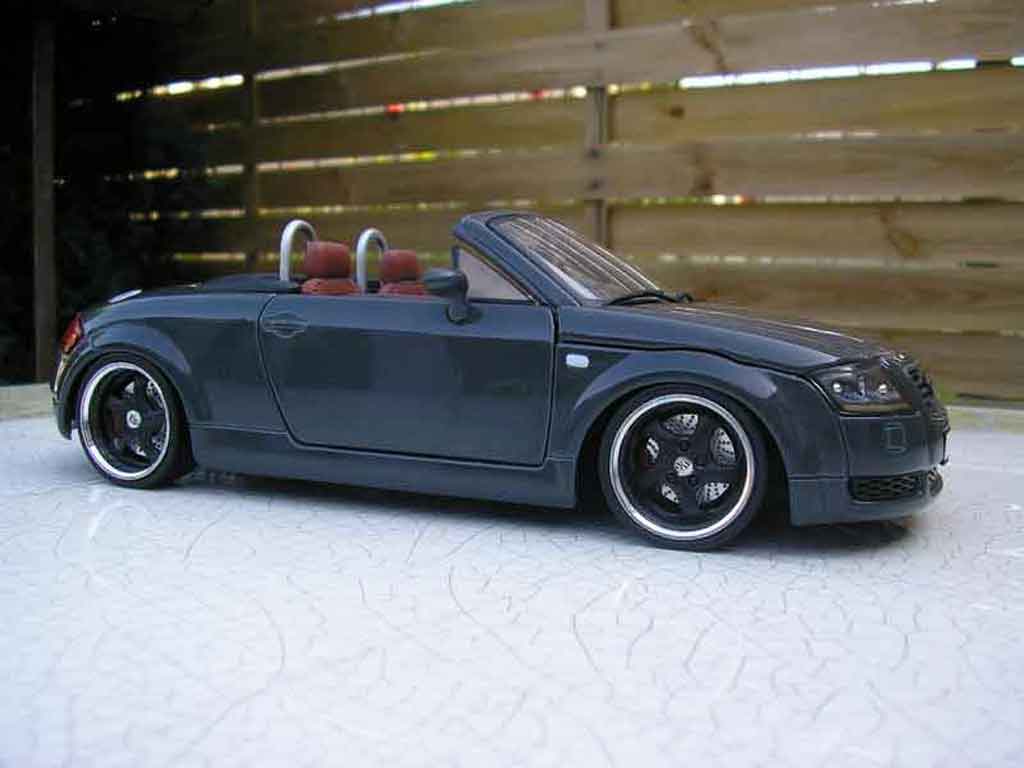 Audi TT rs roadster grijs jantes porsche 1/18 Maisto